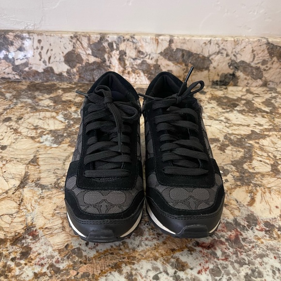 Coach shoes snickers. Wore couple of times. Like new. Size 7 - Picture 6 of 9